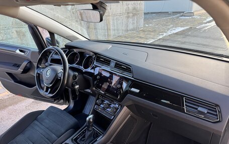 Volkswagen Touran III, 2019 год, 1 990 000 рублей, 25 фотография