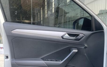 Volkswagen T-Roc I, 2023 год, 1 470 060 рублей, 24 фотография