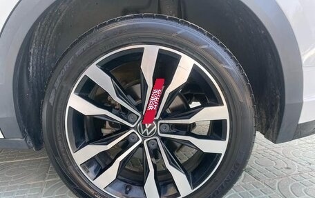 Volkswagen T-Roc I, 2023 год, 1 470 060 рублей, 27 фотография