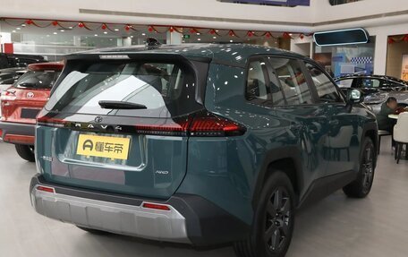 Toyota RAV4, 2025 год, 4 300 000 рублей, 4 фотография