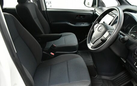 Toyota Voxy III, 2014 год, 1 695 000 рублей, 10 фотография