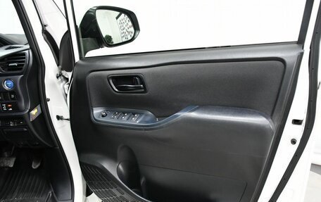 Toyota Voxy III, 2014 год, 1 695 000 рублей, 9 фотография