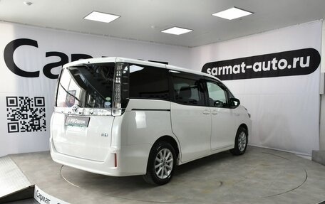 Toyota Voxy III, 2014 год, 1 695 000 рублей, 5 фотография