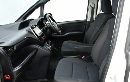 Toyota Voxy III, 2014 год, 1 695 000 рублей, 20 фотография