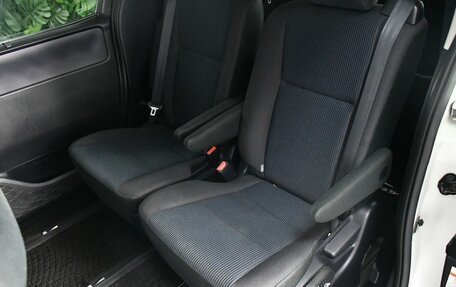 Toyota Voxy III, 2014 год, 1 695 000 рублей, 21 фотография