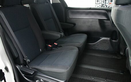 Toyota Voxy III, 2014 год, 1 695 000 рублей, 22 фотография