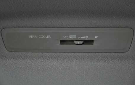 Toyota Voxy III, 2014 год, 1 695 000 рублей, 18 фотография