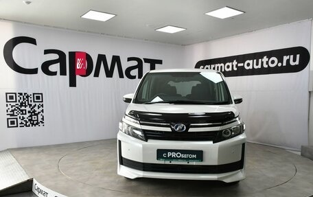 Toyota Voxy III, 2014 год, 1 695 000 рублей, 2 фотография