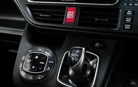 Toyota Voxy III, 2014 год, 1 695 000 рублей, 17 фотография