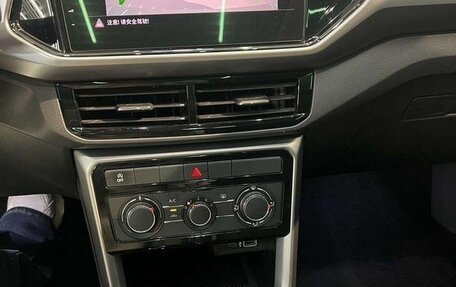 Volkswagen T-Cross I, 2022 год, 1 650 000 рублей, 13 фотография