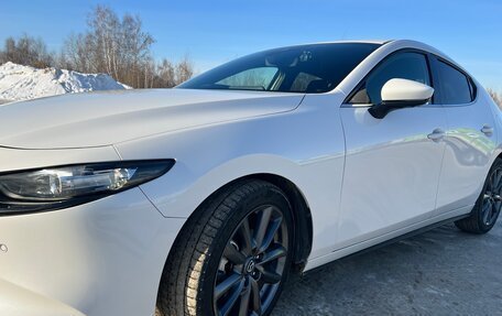 Mazda 3, 2021 год, 1 850 000 рублей, 2 фотография