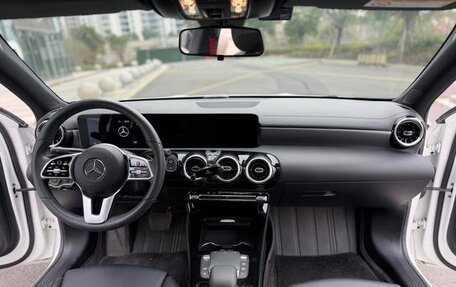 Mercedes-Benz A-Класс, 2022 год, 1 790 000 рублей, 8 фотография