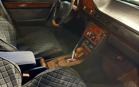 Mercedes-Benz E-Класс, 1995 год, 575 000 рублей, 7 фотография