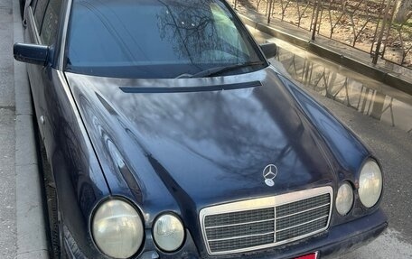 Mercedes-Benz E-Класс, 1996 год, 250 000 рублей, 1 фотография