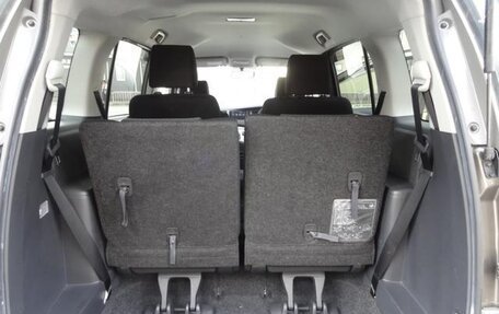 Toyota ISis I, 2013 год, 1 013 000 рублей, 23 фотография