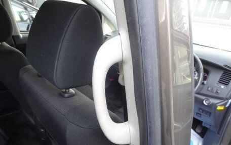 Toyota ISis I, 2013 год, 1 013 000 рублей, 28 фотография