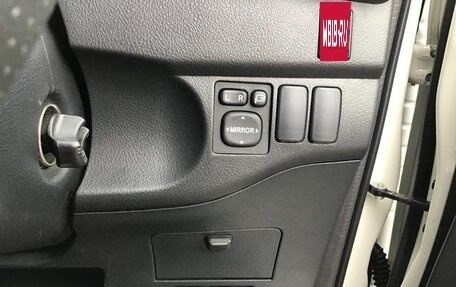 Toyota bB II рестайлинг, 2015 год, 861 000 рублей, 17 фотография