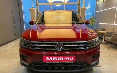 Volkswagen Tiguan II, 2019 год, 2 769 000 рублей, 2 фотография