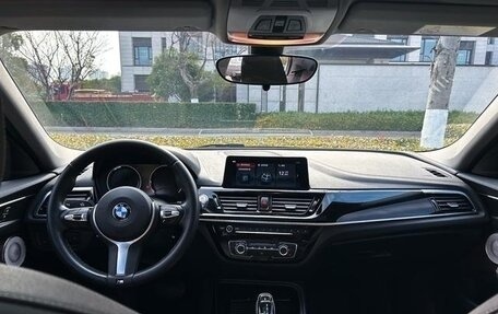 BMW 1 серия, 2022 год, 1 650 000 рублей, 10 фотография