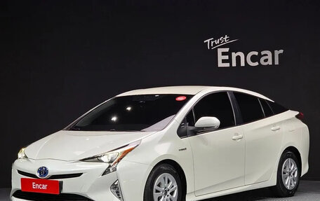 Toyota Prius IV XW50, 2016 год, 1 350 888 рублей, 2 фотография