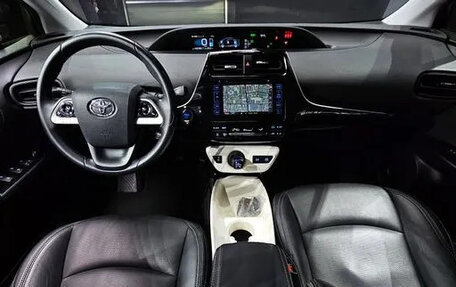 Toyota Prius IV XW50, 2016 год, 1 350 888 рублей, 4 фотография