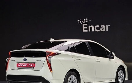 Toyota Prius IV XW50, 2016 год, 1 350 888 рублей, 3 фотография