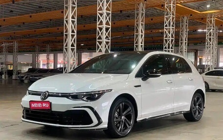 Volkswagen Golf VIII, 2023 год, 1 810 555 рублей, 1 фотография