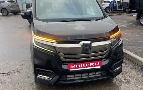 Honda Stepwgn IV, 2018 год, 2 400 000 рублей, 2 фотография