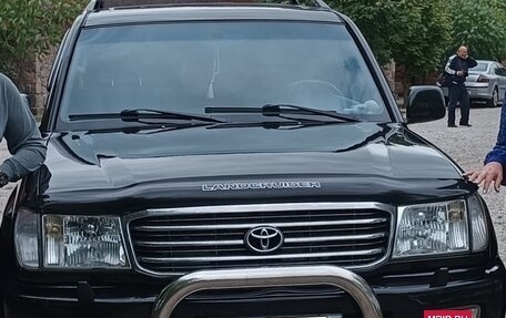 Toyota Land Cruiser 100 рестайлинг 2, 2002 год, 1 800 000 рублей, 2 фотография