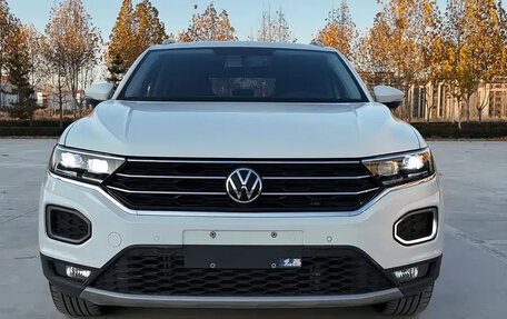 Volkswagen T-Roc I, 2022 год, 1 750 000 рублей, 2 фотография