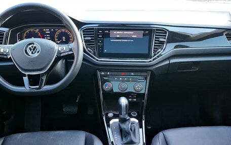 Volkswagen T-Roc I, 2022 год, 1 750 000 рублей, 7 фотография