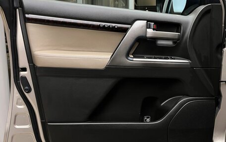 Toyota Land Cruiser 200, 2010 год, 2 690 000 рублей, 16 фотография