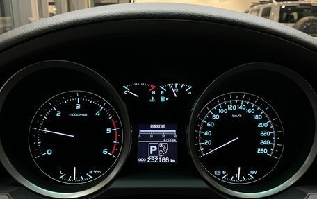 Toyota Land Cruiser 200, 2010 год, 2 690 000 рублей, 21 фотография