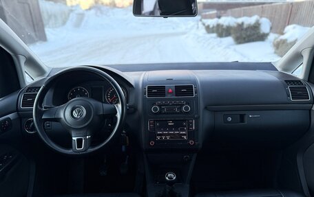 Volkswagen Touran III, 2010 год, 790 000 рублей, 26 фотография