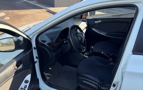 Hyundai Solaris II рестайлинг, 2011 год, 790 000 рублей, 7 фотография