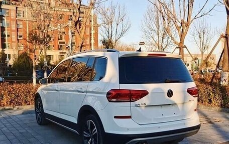 Volkswagen Touran III, 2022 год, 1 510 004 рублей, 6 фотография