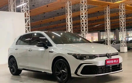 Volkswagen Golf VIII, 2023 год, 1 810 555 рублей, 4 фотография