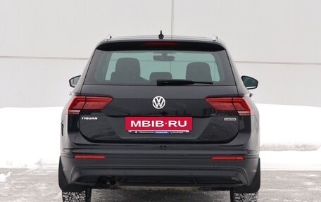 Volkswagen Tiguan II, 2018 год, 2 590 000 рублей, 5 фотография