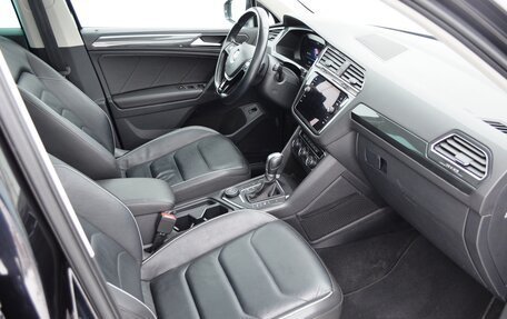 Volkswagen Tiguan II, 2018 год, 2 590 000 рублей, 11 фотография