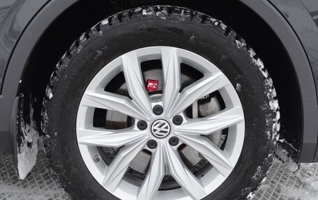 Volkswagen Tiguan II, 2018 год, 2 590 000 рублей, 8 фотография