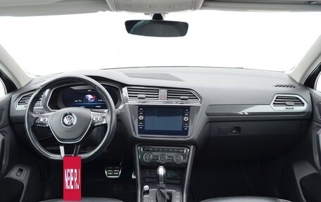 Volkswagen Tiguan II, 2018 год, 2 590 000 рублей, 10 фотография