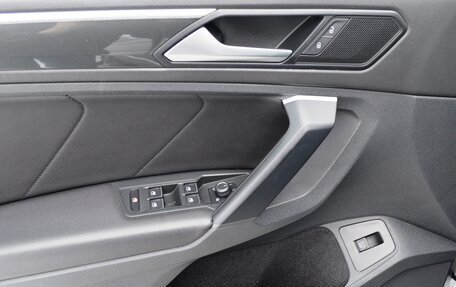 Volkswagen Tiguan II, 2018 год, 2 590 000 рублей, 16 фотография