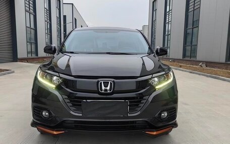 Honda Vezel, 2022 год, 1 690 000 рублей, 2 фотография