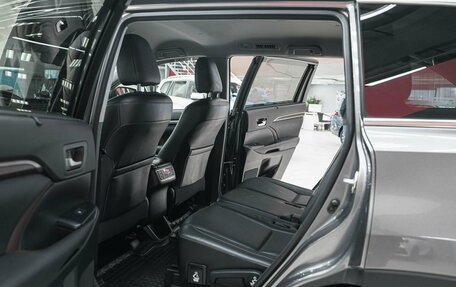 Toyota Highlander III, 2014 год, 2 390 000 рублей, 8 фотография