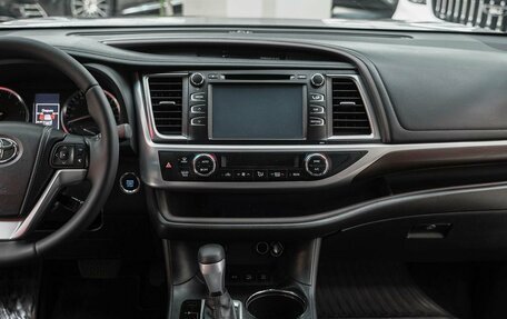 Toyota Highlander III, 2014 год, 2 390 000 рублей, 16 фотография