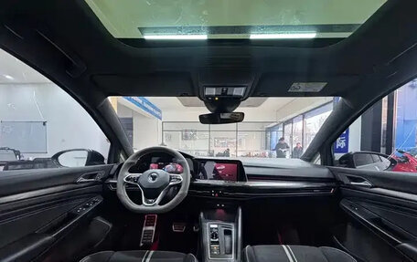 Volkswagen Golf VIII, 2022 год, 1 910 500 рублей, 16 фотография