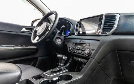 KIA Sportage IV рестайлинг, 2018 год, 2 298 000 рублей, 32 фотография