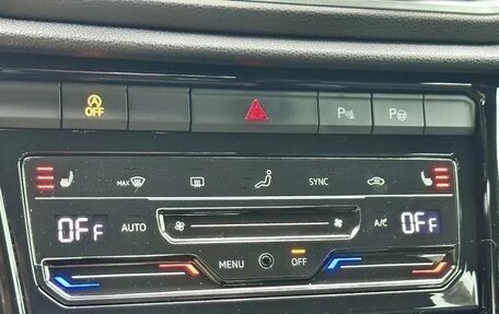 Volkswagen T-Roc I, 2023 год, 3 200 000 рублей, 8 фотография