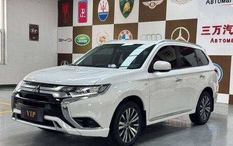 Mitsubishi Outlander III рестайлинг 3, 2022 год, 2 328 000 рублей, 1 фотография