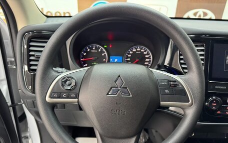 Mitsubishi Outlander III рестайлинг 3, 2022 год, 2 328 000 рублей, 6 фотография